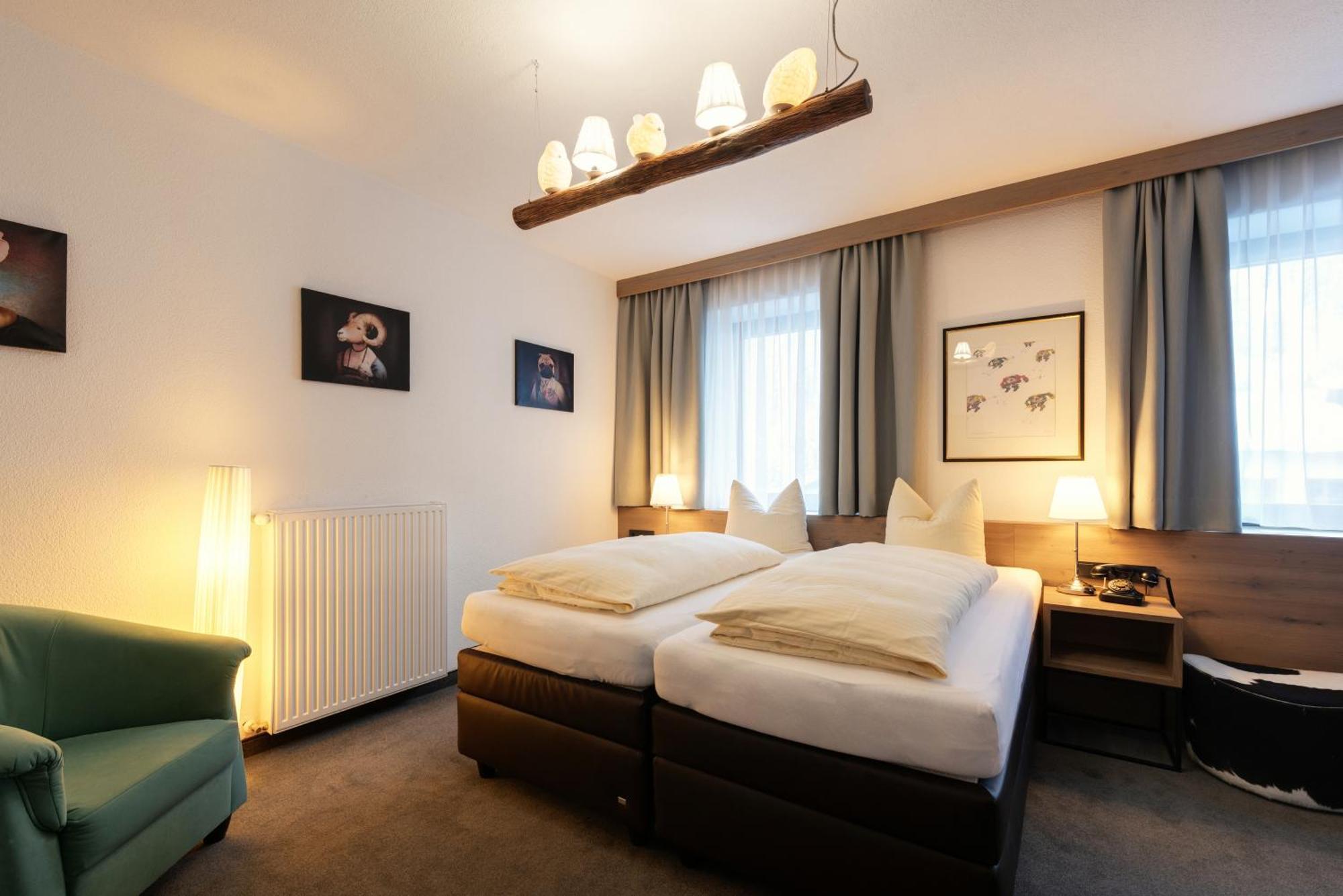 Hotel Pension Kirchplatz Sankt Anton am Arlberg Habitación foto