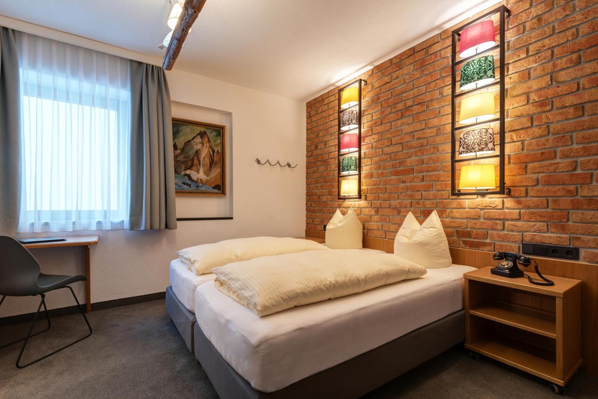 Hotel Pension Kirchplatz Sankt Anton am Arlberg Habitación foto