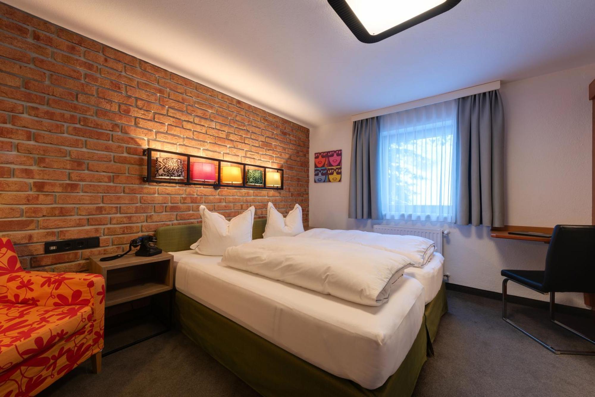 Hotel Pension Kirchplatz Sankt Anton am Arlberg Habitación foto