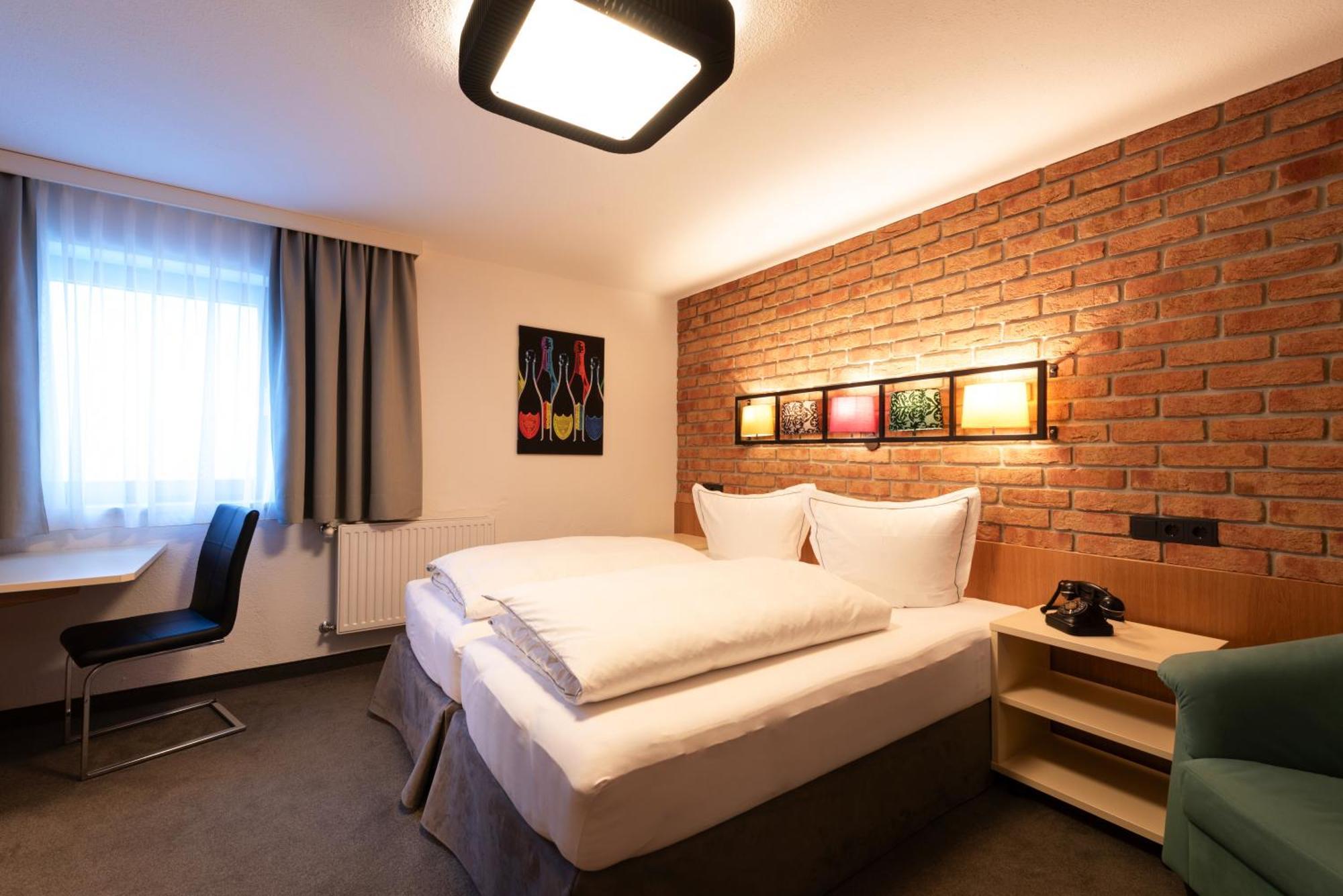 Hotel Pension Kirchplatz Sankt Anton am Arlberg Habitación foto